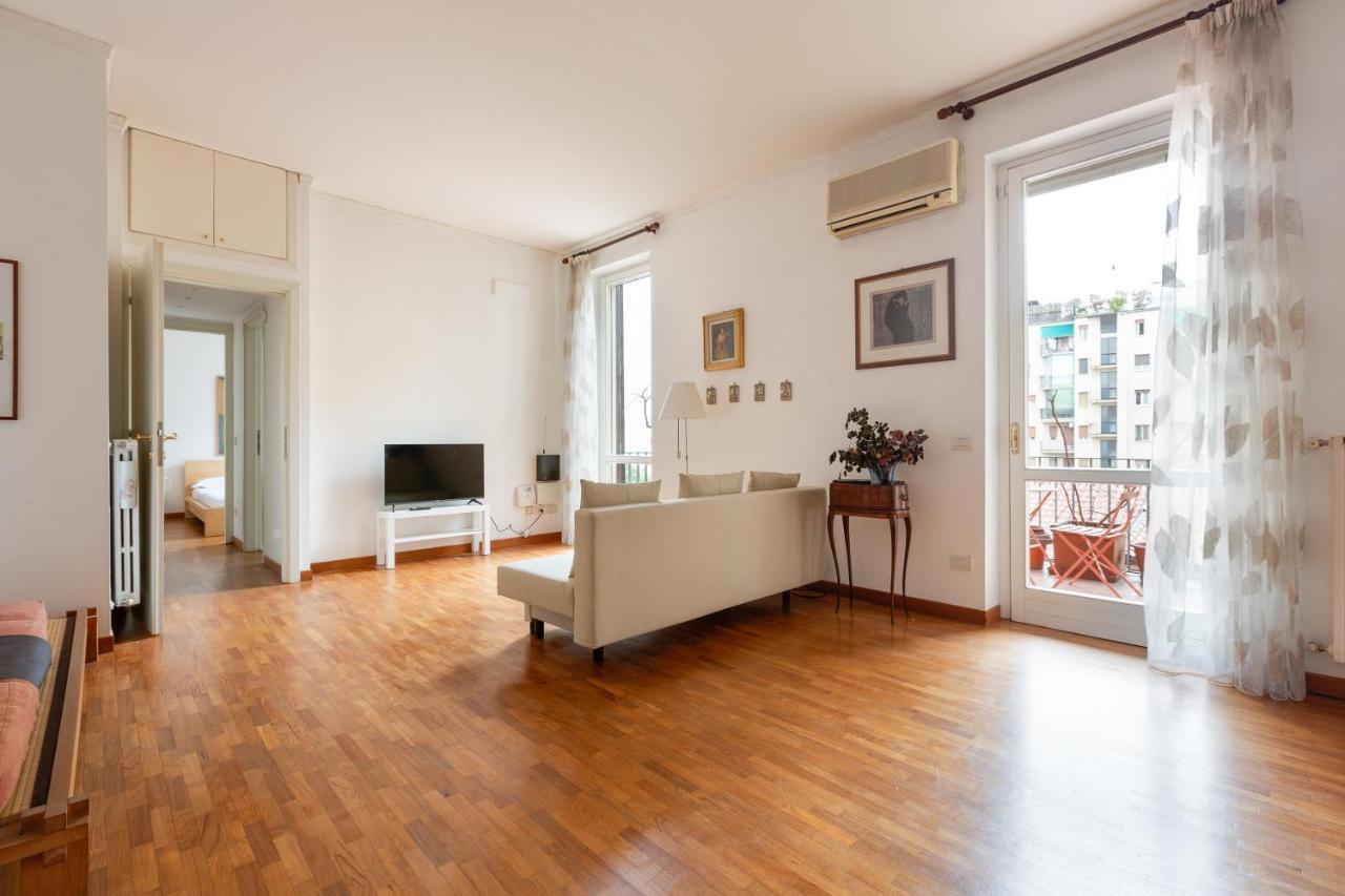 Cozy Apt With Balcony - Porta Romana District Milano Exteriör bild